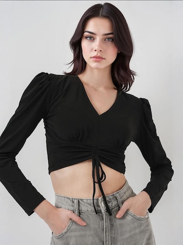 Bigdart Top in Black: front