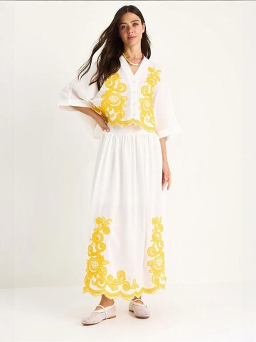 Bianco Lucci Suit in White: front