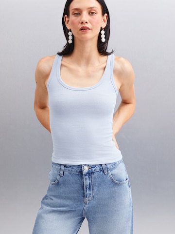 Haut Grimelange en bleu : devant