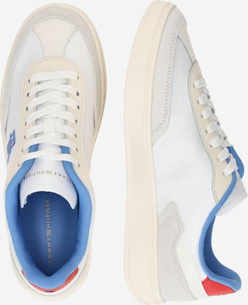 TOMMY HILFIGER Sneakers laag 'Heritage Court' in Wit