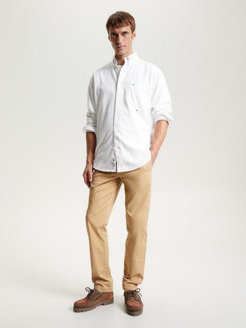 Coupe slim Pantalon chino TOMMY HILFIGER en beige