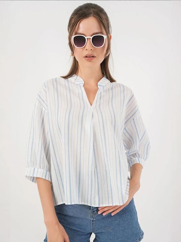 Bigdart - Blusa em azul: frente