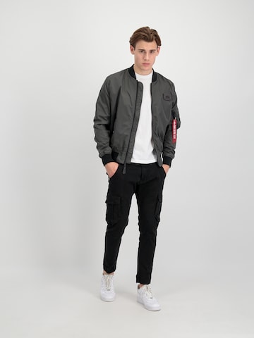 ALPHA INDUSTRIES Overgangsjakke i grå