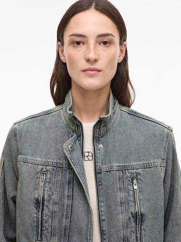 ROUGE EDIT Between-Season Jacket in Blue