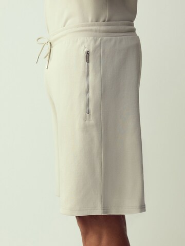 Next regular Bukser i grå