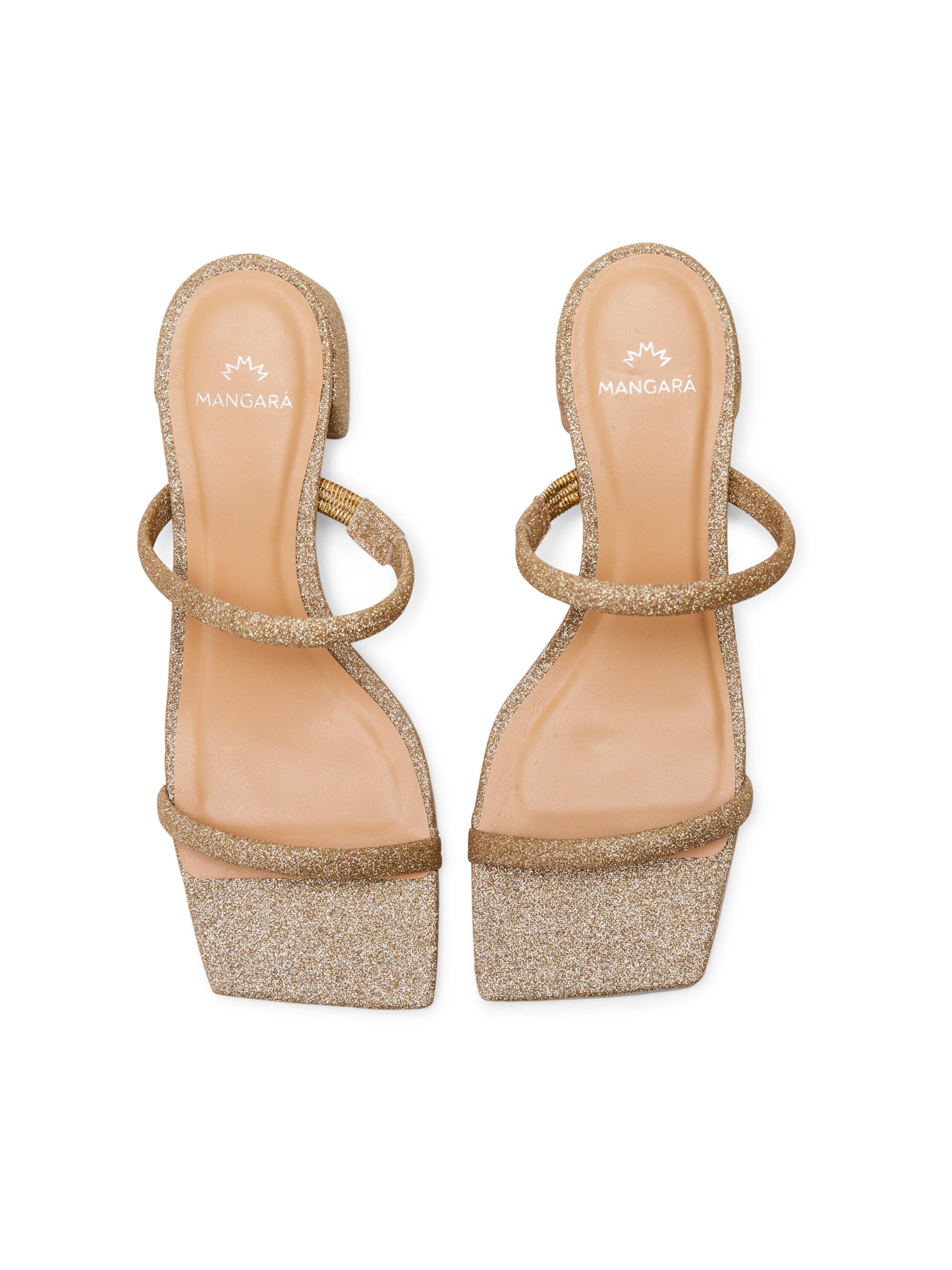 Mangara Atelier Muiltjes 'Sandales Mangara Maiate en textile doré' in Goud