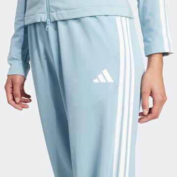 ADIDAS SPORTSWEAR Широки крачоли Спортен панталон 'House Of Tiro' в сиво