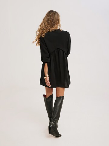 Robe Kamila Šikl en noir
