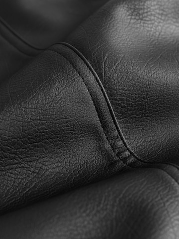 Next Seelik, värv must