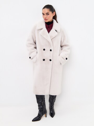 CESARE GASPARI Winter coat in Beige: front