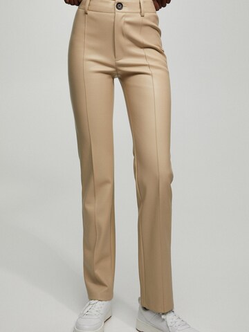 Pull&Bear Bootcut Hose in Beige