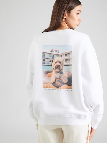 Kaotiko Μπλούζα φούτερ 'PET-FRIENDLY' σε λευκό: μπροστά