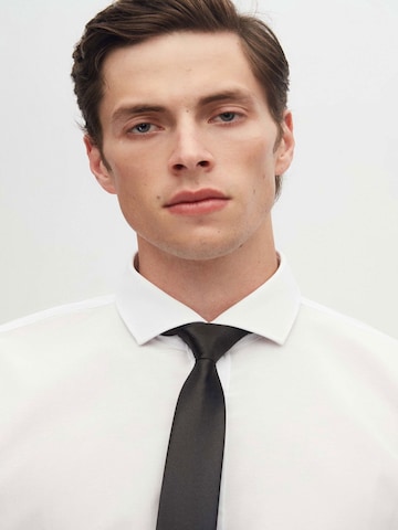 D’S Damat Tie in Black