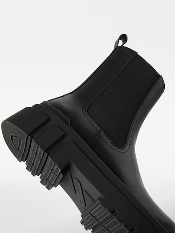 Bershka Chelsea boots in Black