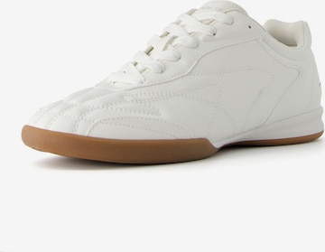 Bershka Sneakers laag in Wit: voorkant