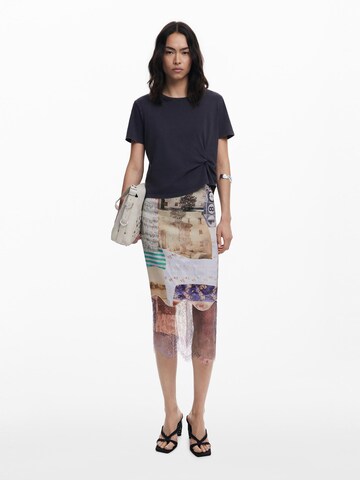 Rochie de la Desigual pe mai multe culori: față