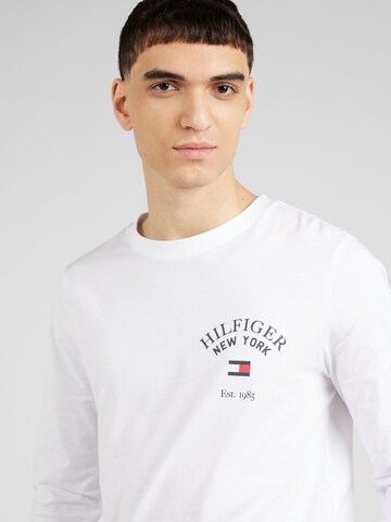 Tricou de la TOMMY HILFIGER pe alb