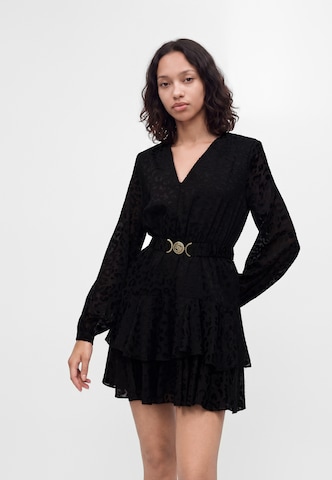 Rochie de la GUESS pe negru
