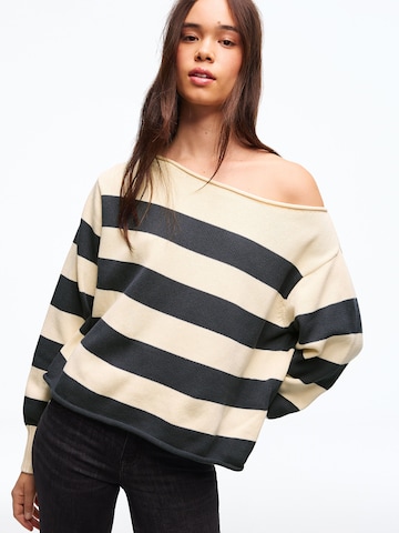 Bershka Pullover in Blau: Vorderseite