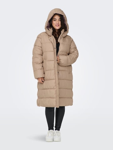 Manteau d’hiver 'Cammie' ONLY Carmakoma en marron