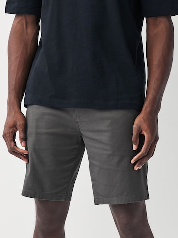 Slimfit Pantaloni chino di Next in grigio: frontale