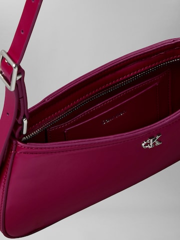 Calvin Klein Наплечная сумка в Красный