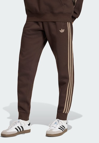 Effilé Pantalon ADIDAS ORIGINALS en marron : devant