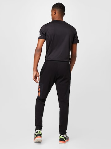 ADIDAS SPORTSWEAR Дънки Tapered Leg Спортен панталон 'Essentials Brandlove Fleece' в черно