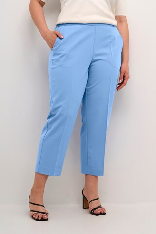 Regular Pantalon 'Sakira' KAFFE CURVE en bleu : devant
