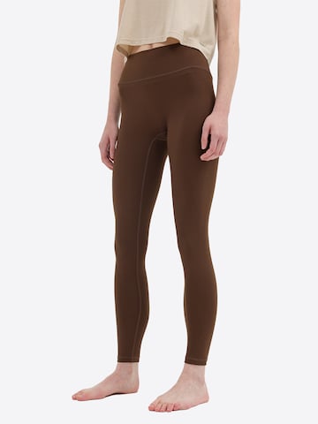 4F Skinny Spodnie sportowe w kolorze brązowy: przód