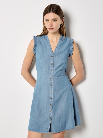 Apricot Ruffle Button-Down Mini Dress ' ' in Blau: Vorderseite