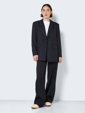 Noisy may Blazer in Schwarz