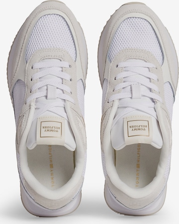 Sneaker low 'Essential' de la TOMMY HILFIGER pe alb