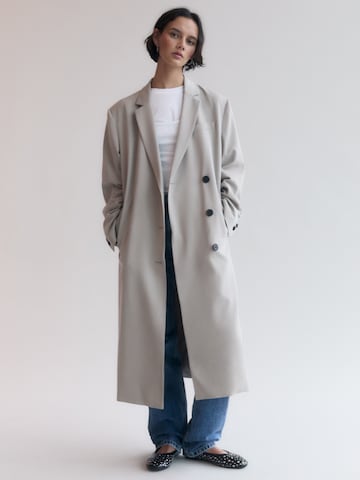 Pull&Bear Between-seasons coat in Beige: front