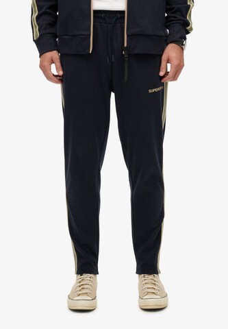 Superdry Tapered Broek in Blauw: voorkant