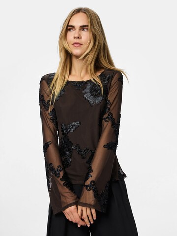 Camicia da donna 'PCOffia' di PIECES in marrone: frontale