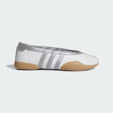 Ballerines 'Taekwondo Mei' ADIDAS ORIGINALS en blanc