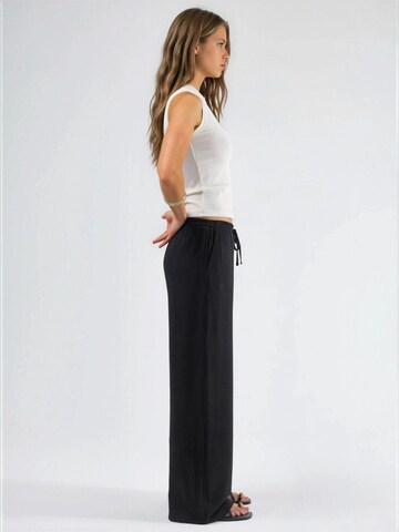 Hiccup Loose fit Trousers in Black