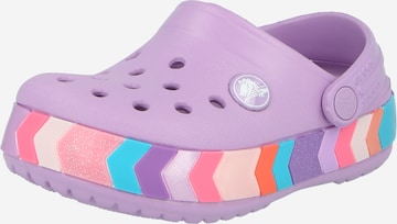 Chaussures ouvertes Crocs en violet : devant