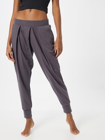CURARE Yogawear Zwężany krój Spodnie sportowe w kolorze fioletowy: przód