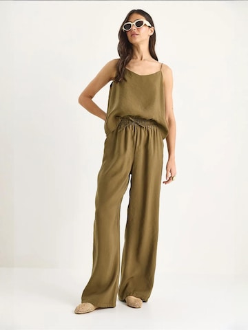Completo pantalone di Bianco Lucci in verde