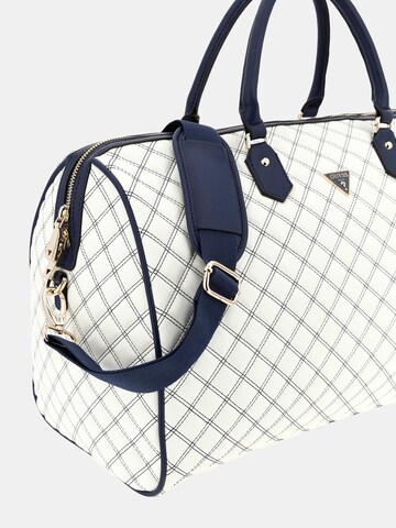 GUESS Reisetasche 'Cruise Vibe' in Weiß