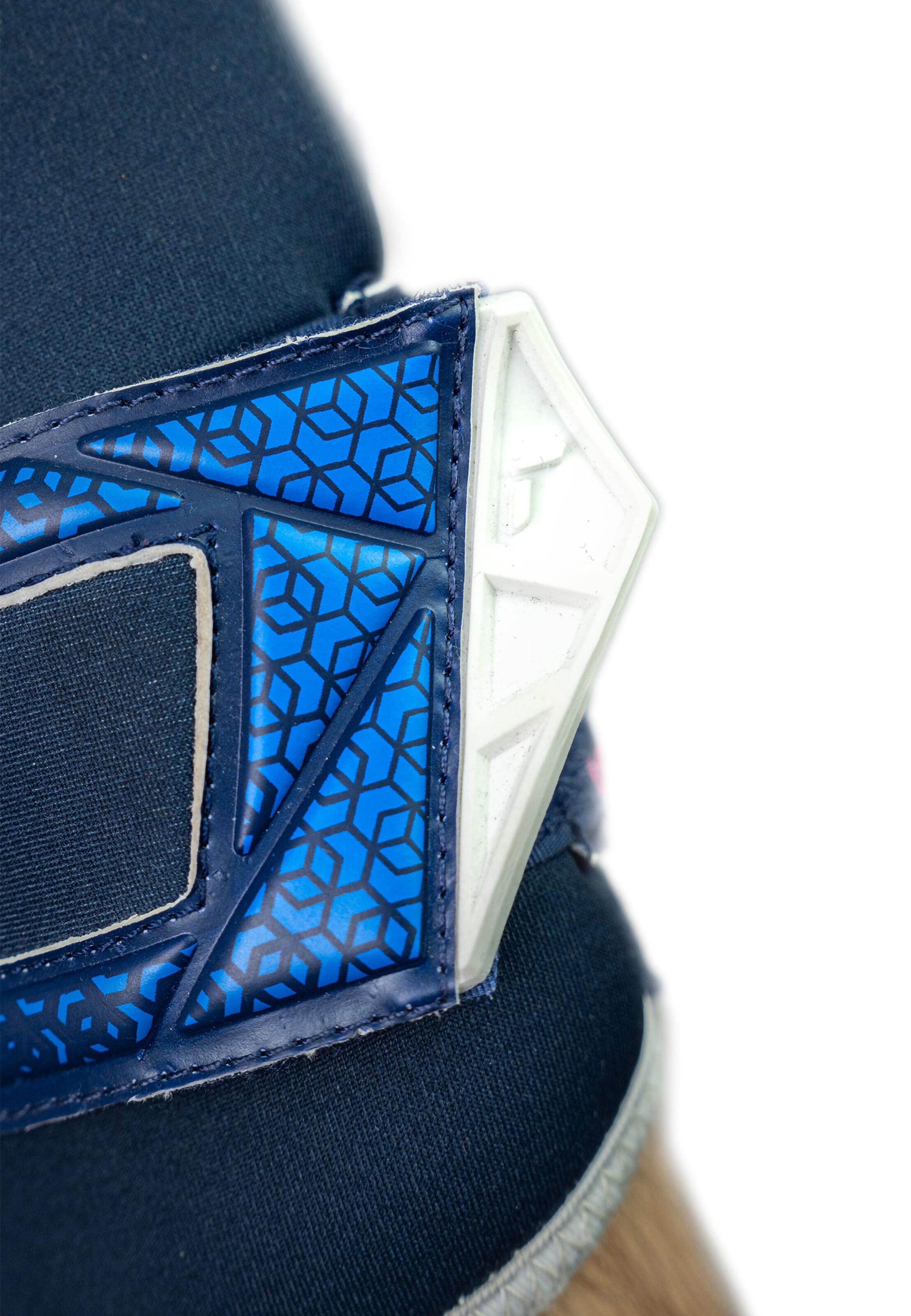 REUSCH Athletic Gloves 'Attrakt Re:Grip' in Blue