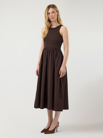 Robe 'YASMiri' YAS en marron