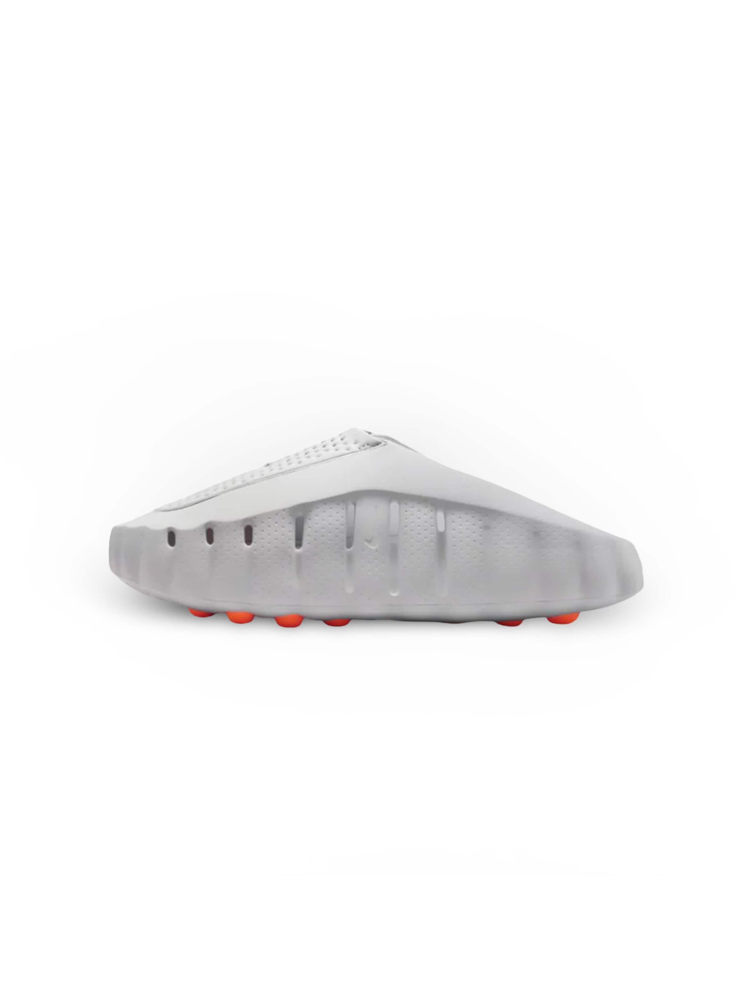 NIKE Slip-Ons in Grey: front