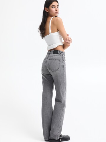 Pull&Bear Regular Jeans in Grau