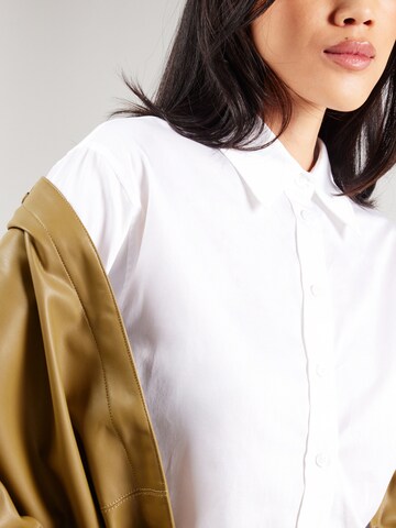 Camicia da donna di Calvin Klein in bianco