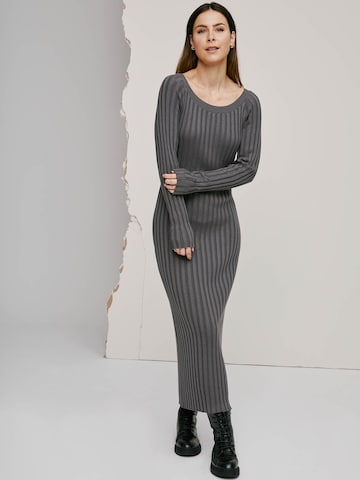 A LOT LESS Knitted dress 'Carola' in Grey