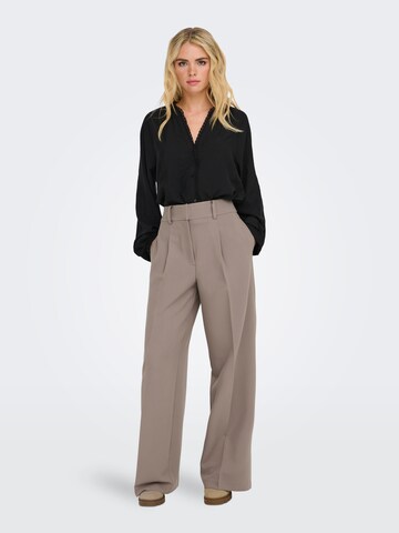 Wide leg Pantaloni con pieghe di JDY in marrone