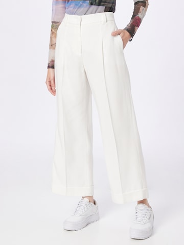 Riani Wide leg Pleat-Front Pants in White: front